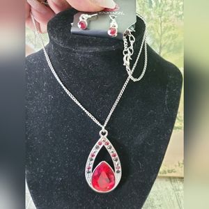 🌹#17 Red and black teardrop necklace